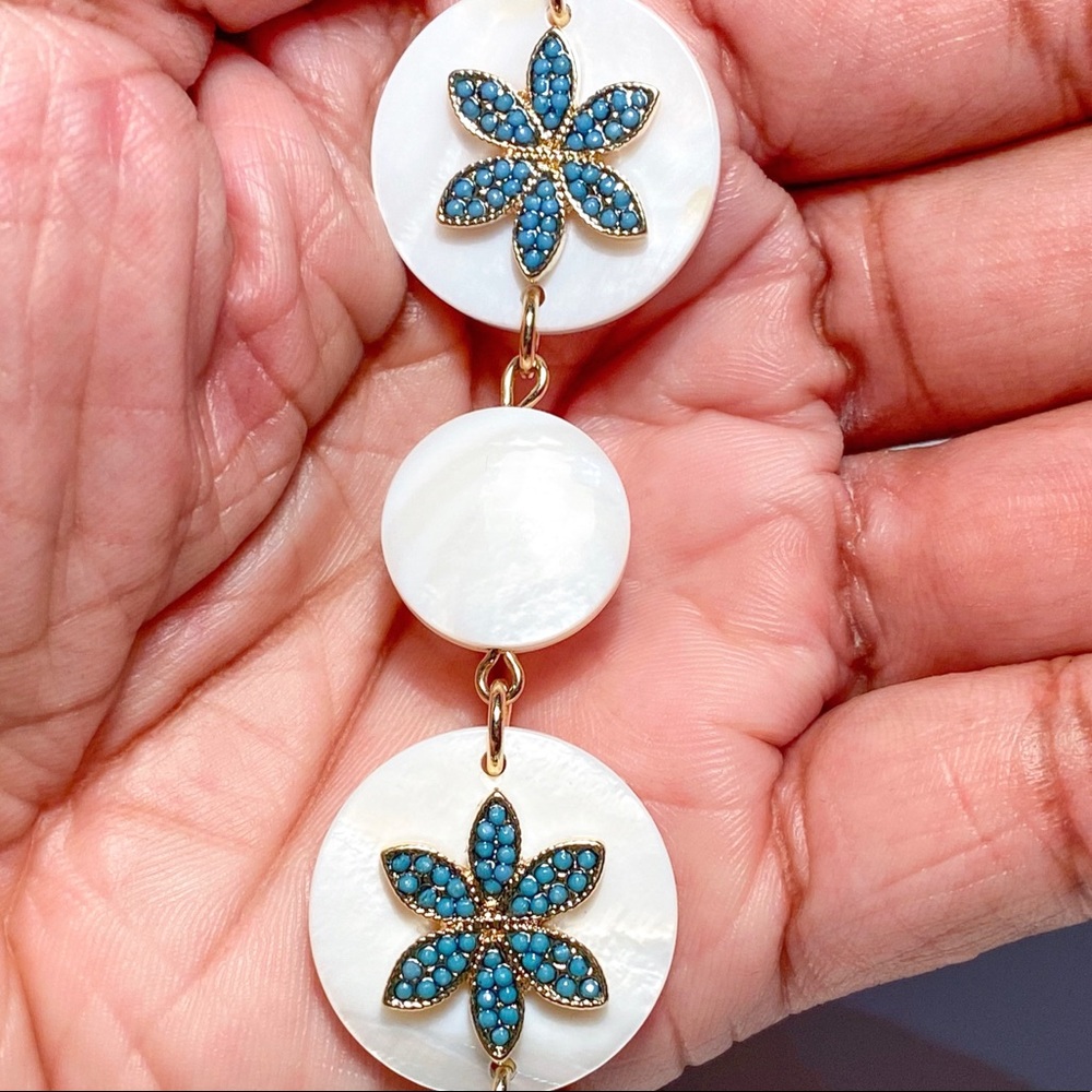 New Carolee $95 Mother of Pearl and Turquoise Flower Necklace, Tag Price $95 - Picture 14 of 16
